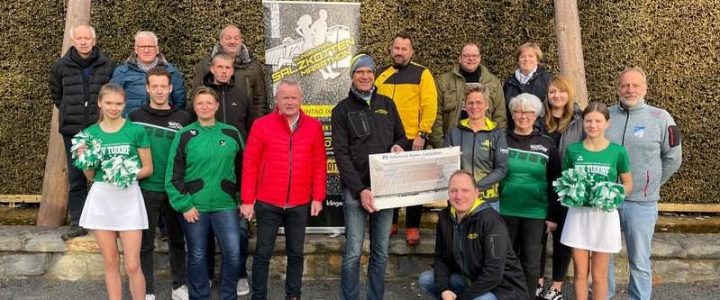 Salzkotten Marathon überreicht Spendenscheck über 7.250 € an Salzkottener Vereine